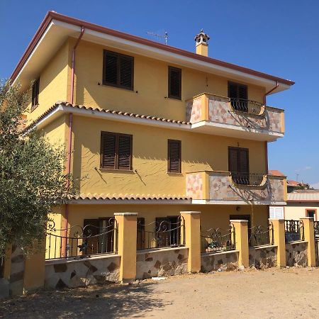 Апартаменты Casa Vacanze Al Parco Giba Экстерьер фото